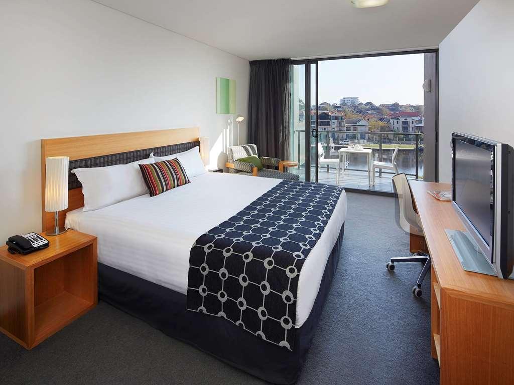 East Perth Suites Hotel Ngoại thất bức ảnh