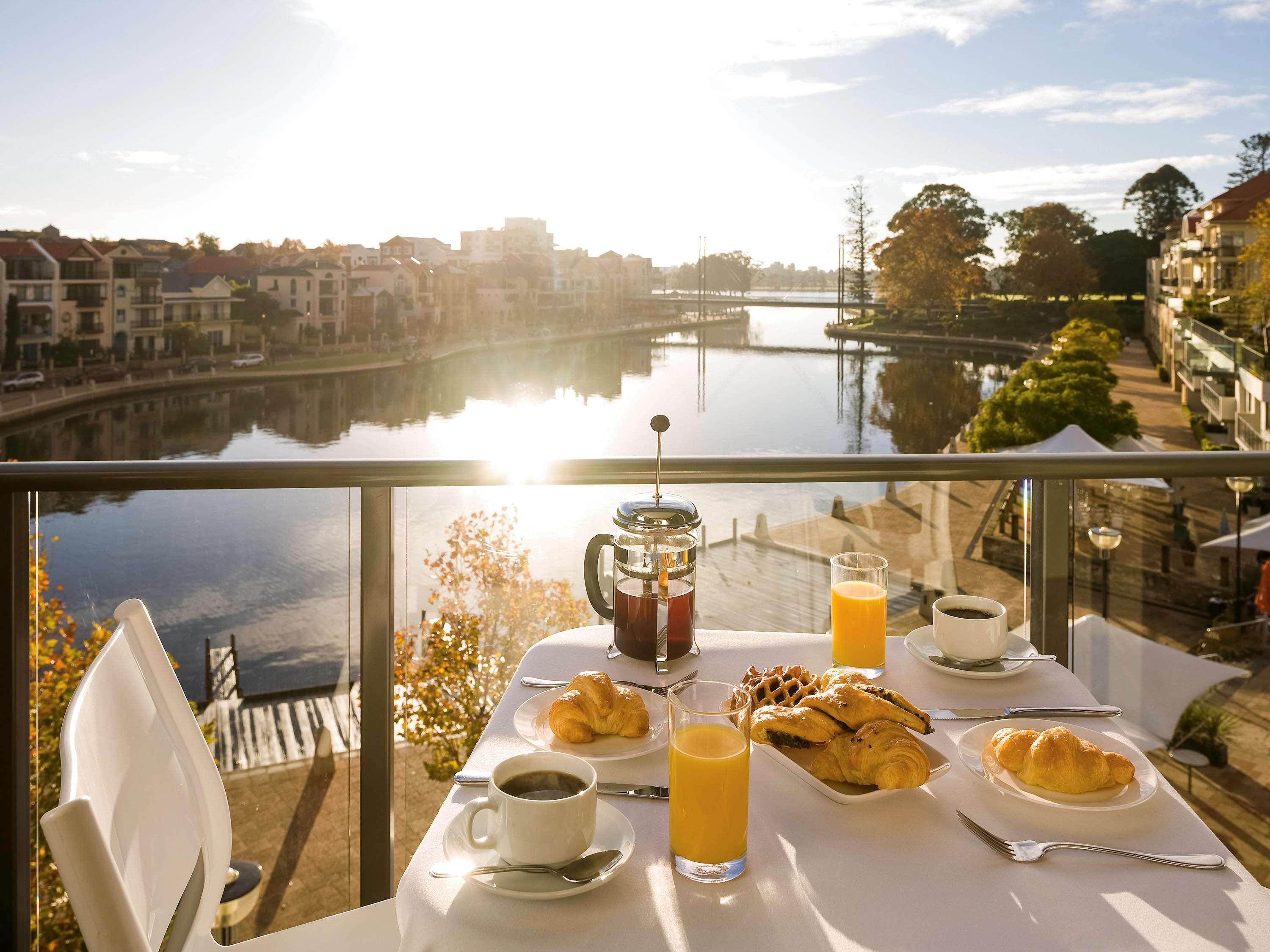 East Perth Suites Hotel Ngoại thất bức ảnh