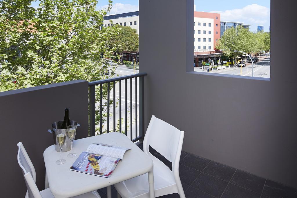 East Perth Suites Hotel Ngoại thất bức ảnh